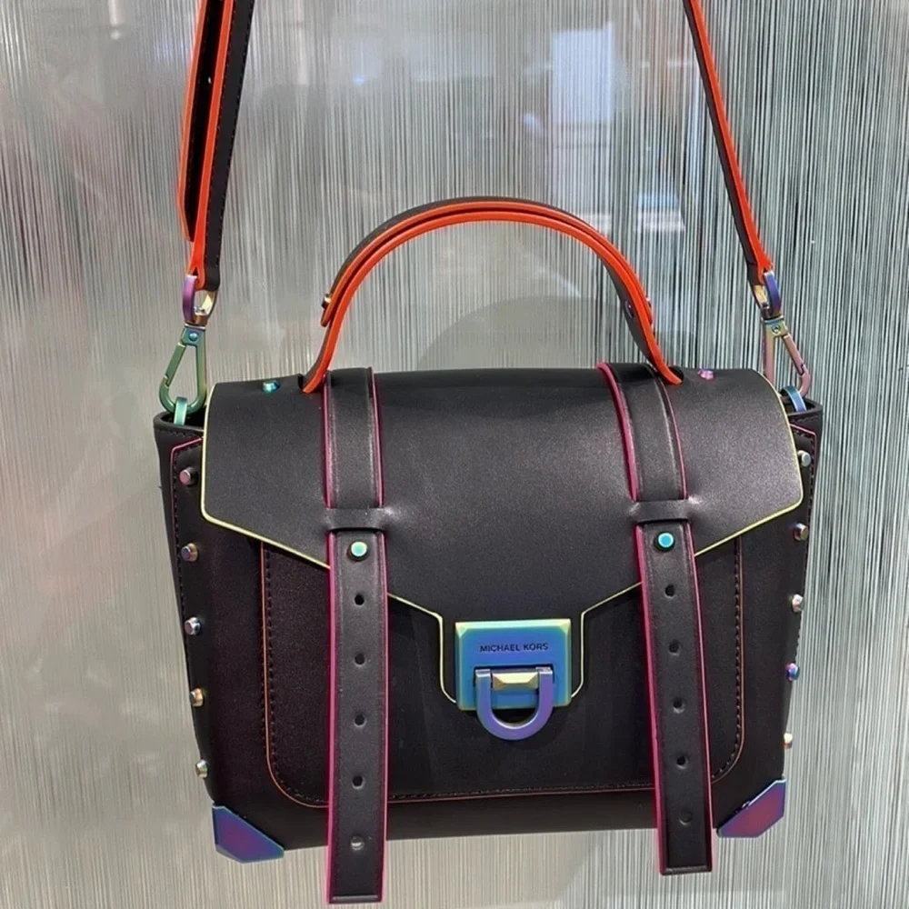 MICHAEL KORS
Manhattan Medium Contrast-Trim Leather Satchel
 35H1TNCS8L
Black